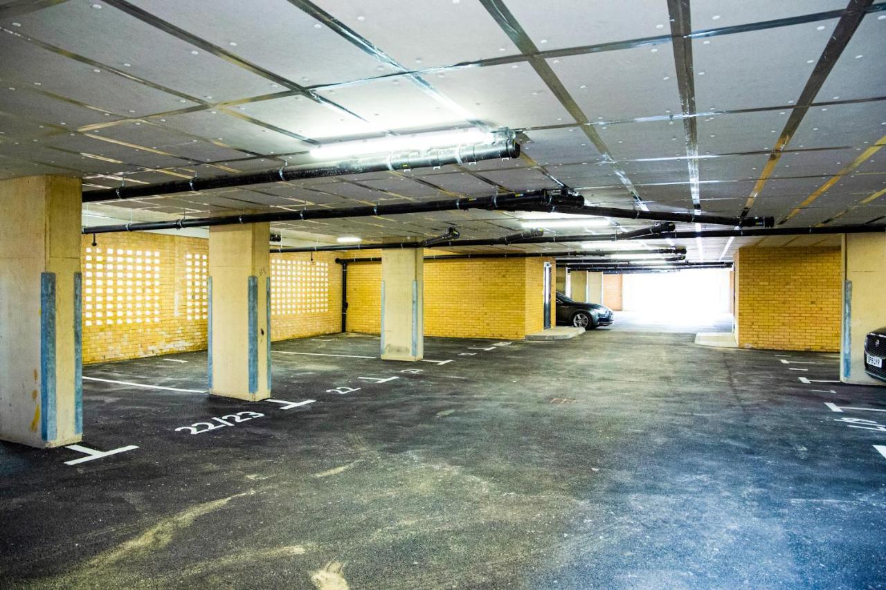 A Luxury 2 Bedroom Apartment With 2 Free Parking チャタム エクステリア 写真